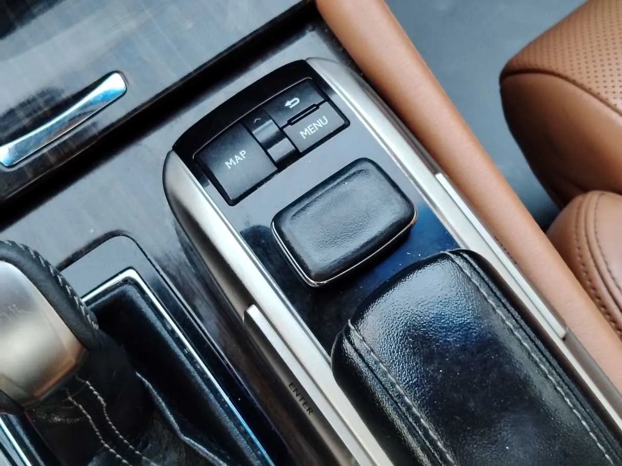 Car image 22