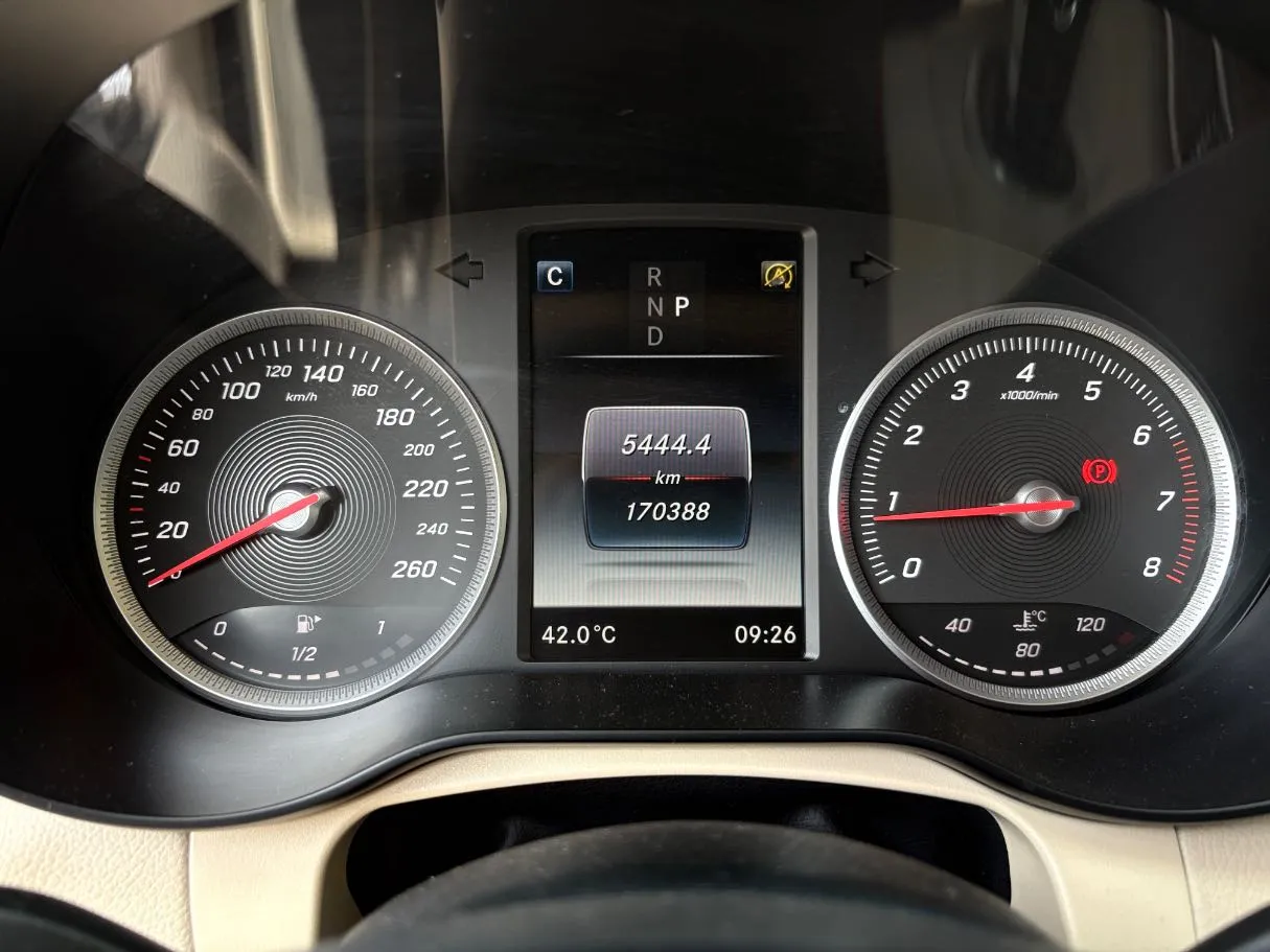 Car image 25