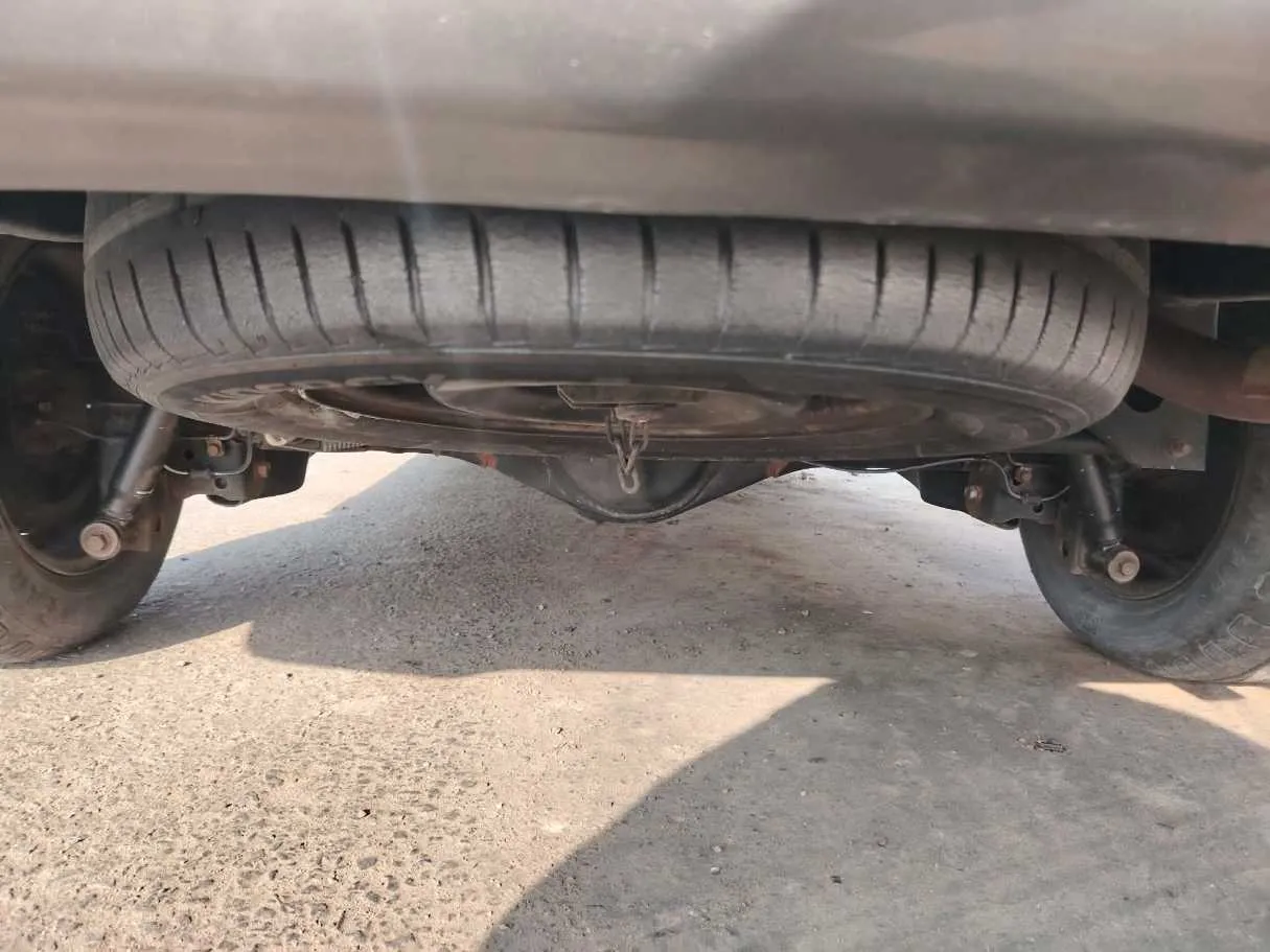 Car image 40