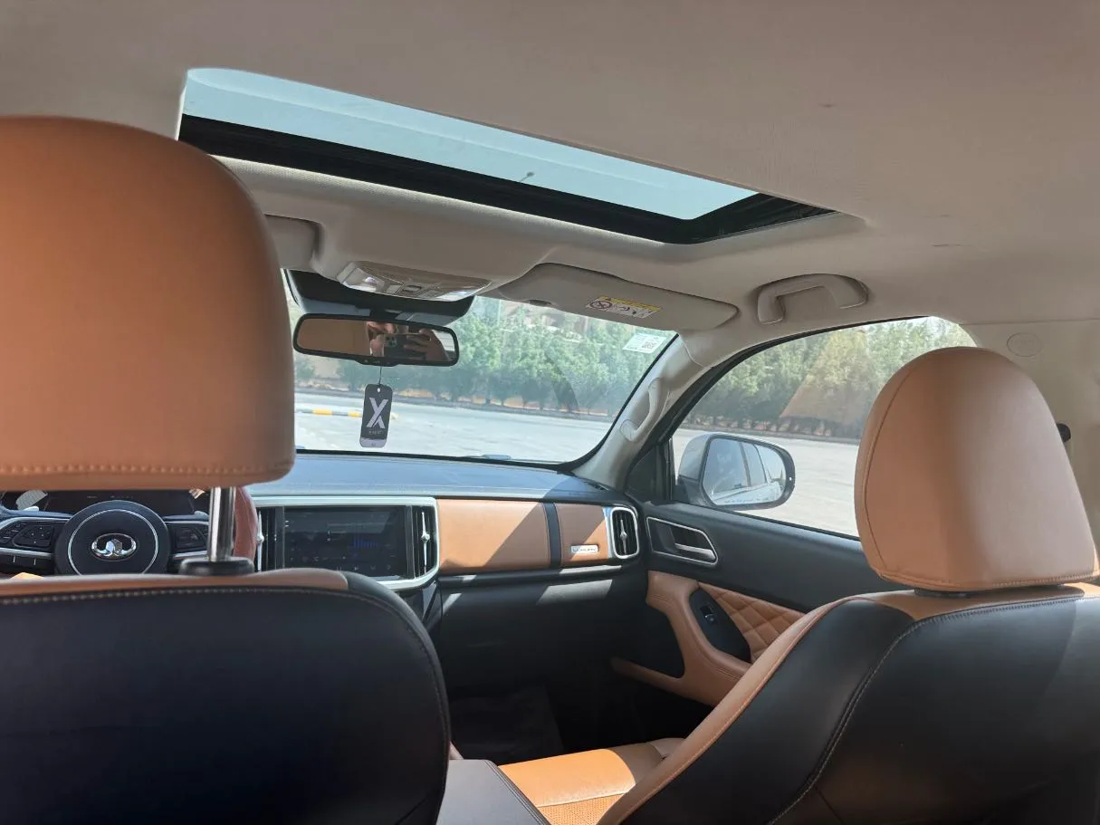 Car image 16