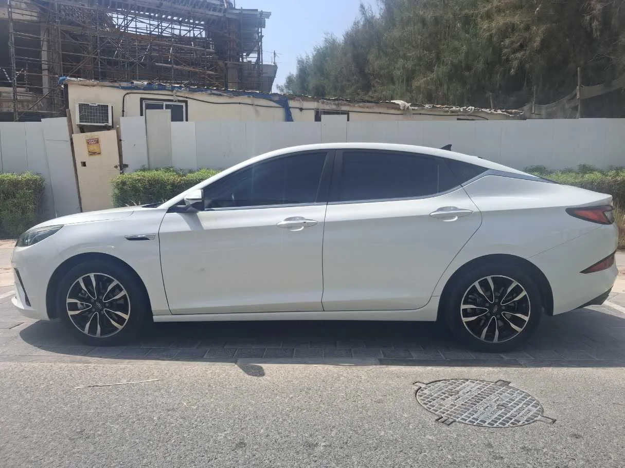 Car image 4