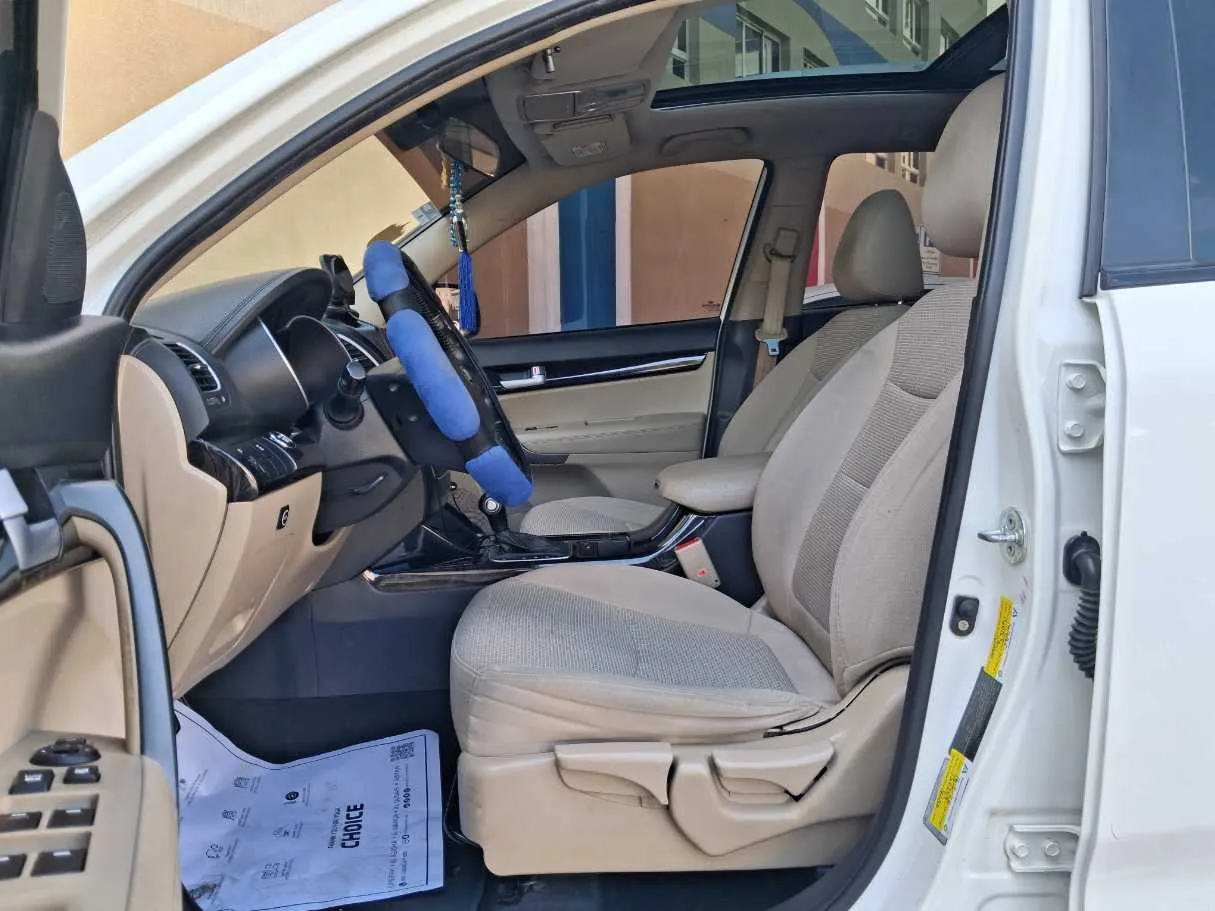 Car image 12