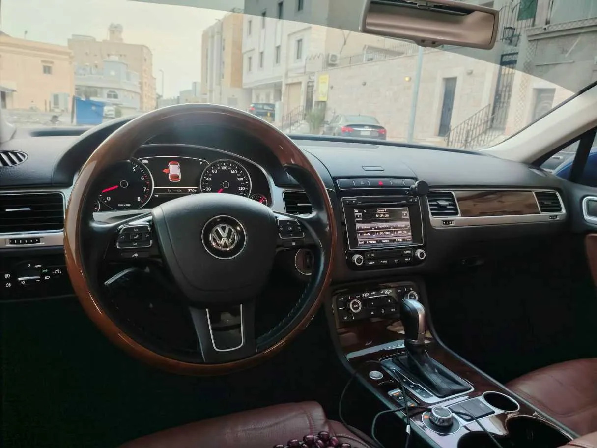 Car image 27