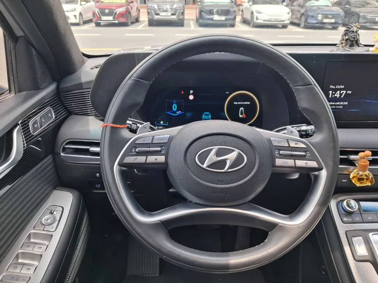 Car image 14