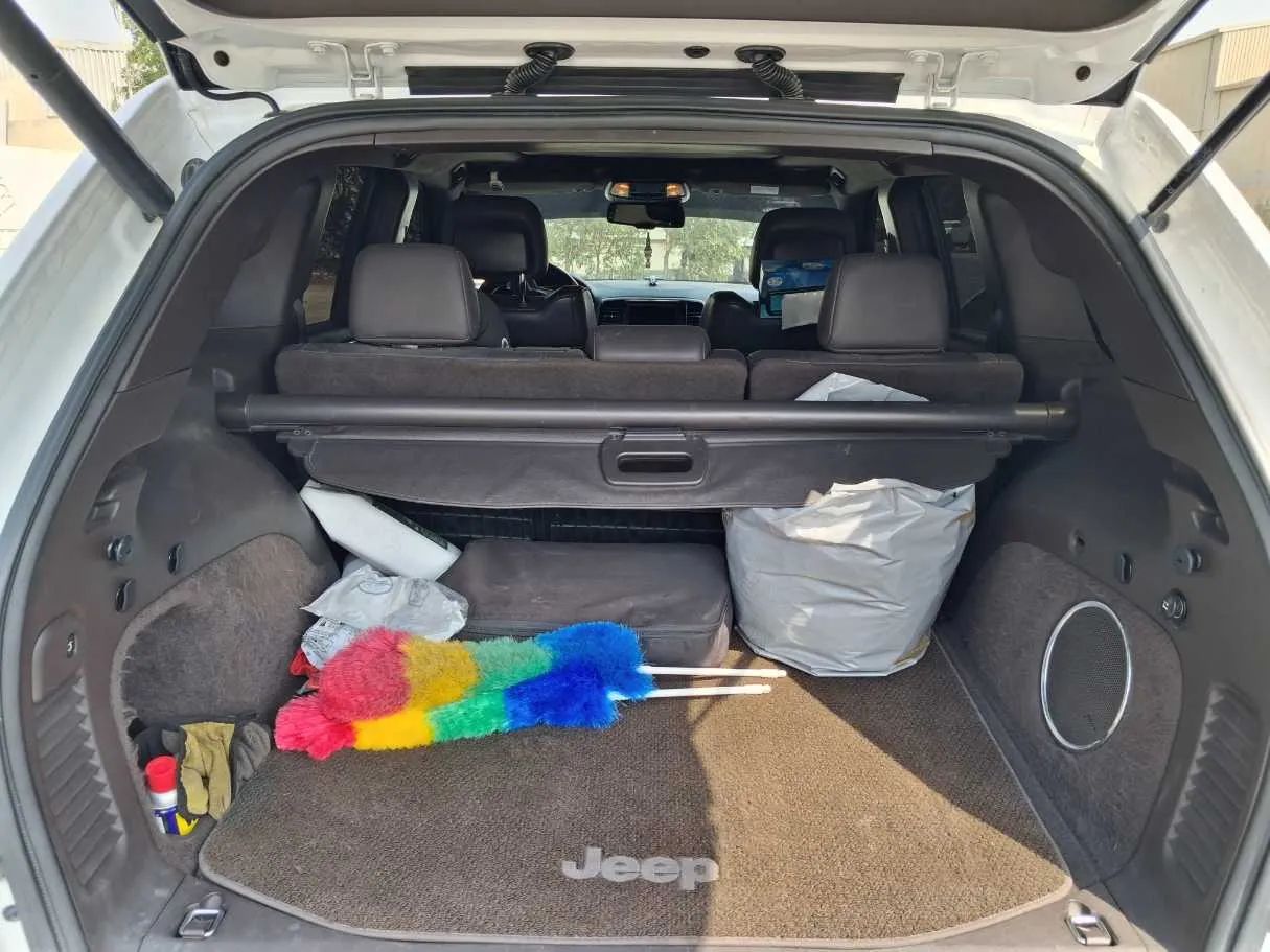 Car image 19