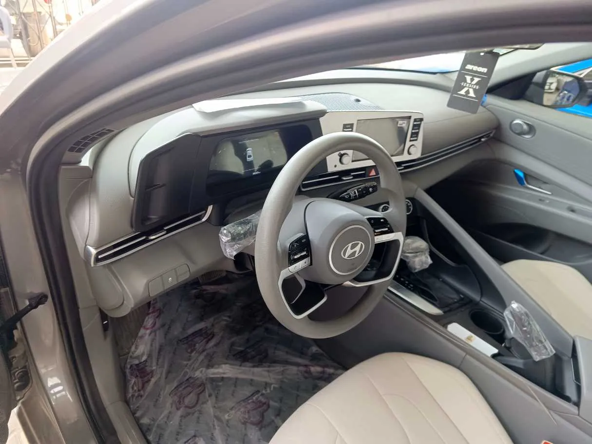 Car image 13