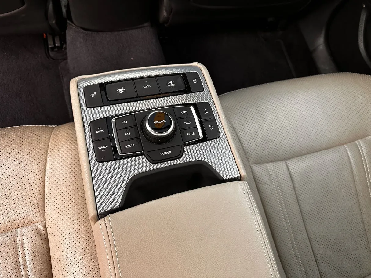 Car image 25