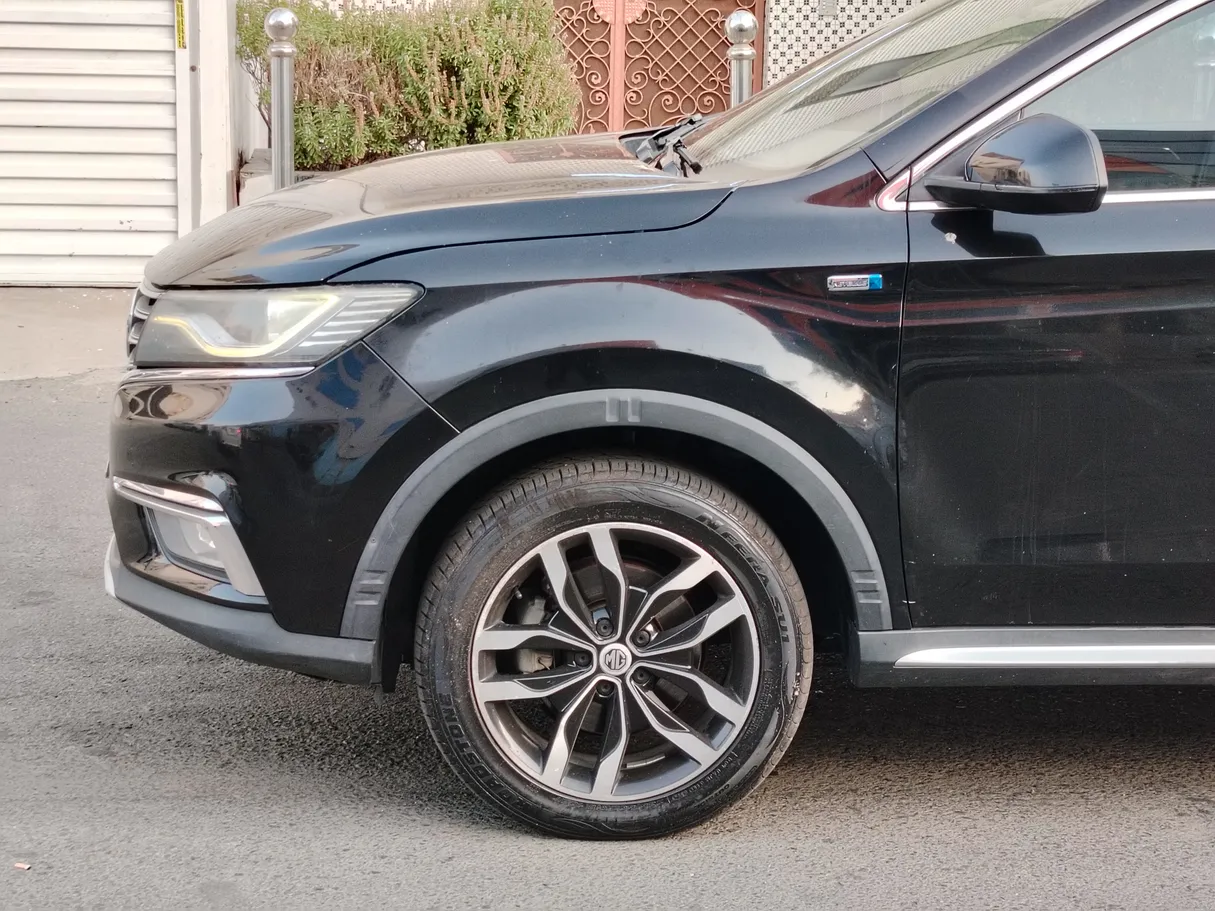 Car image 9