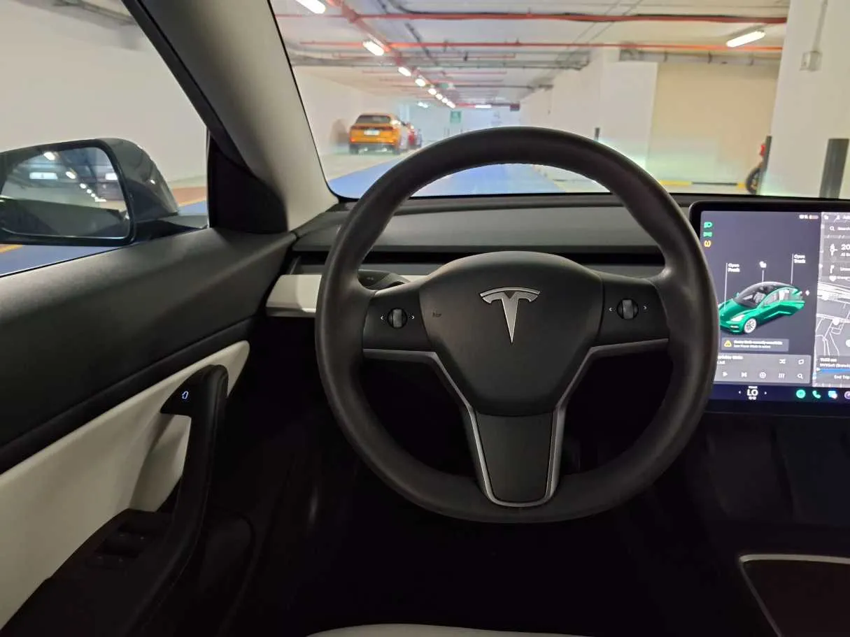Car image 17