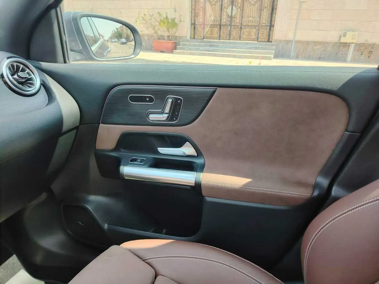 Car image 33