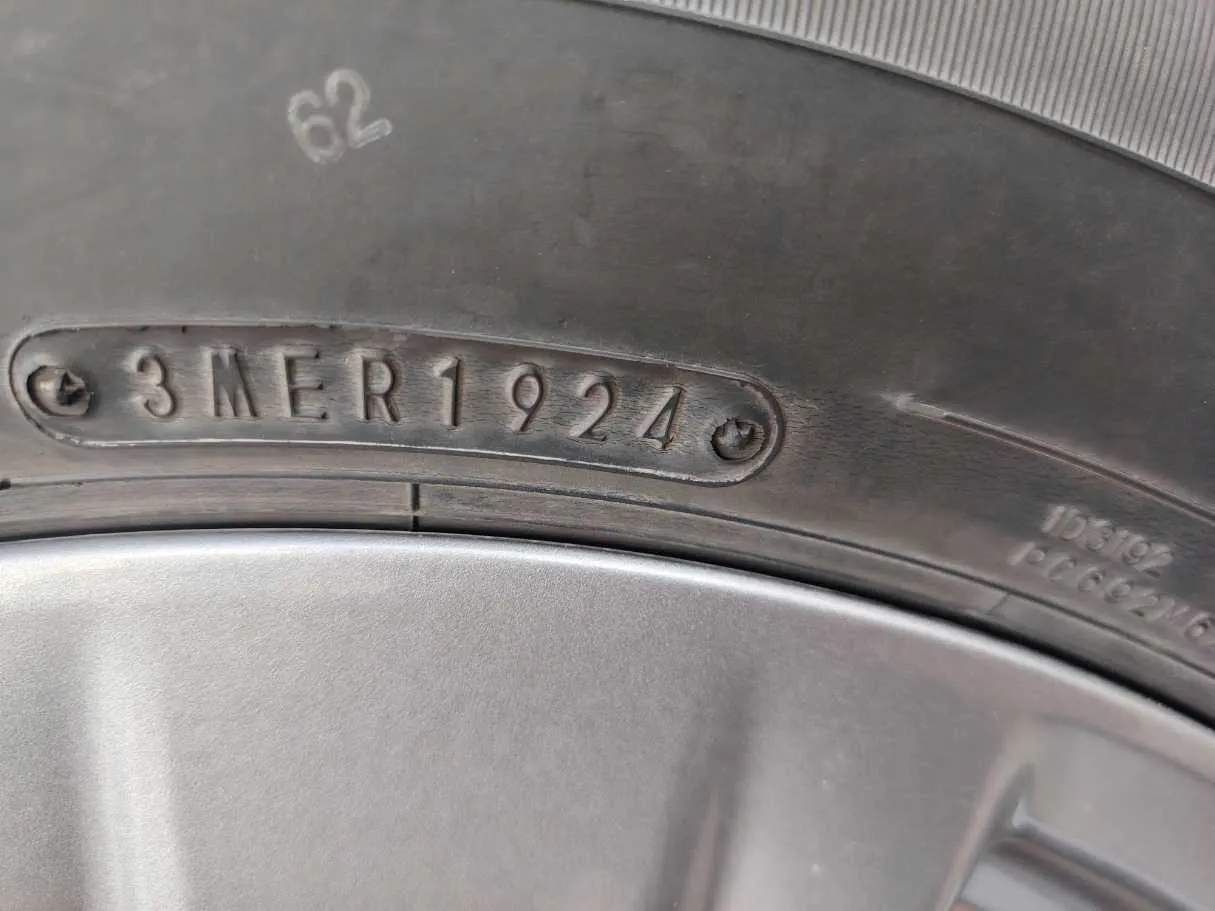 Car image 30
