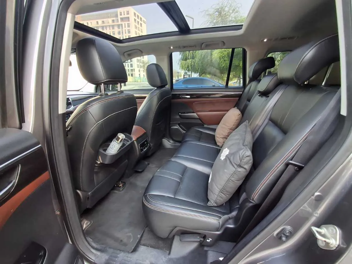 Car image 13
