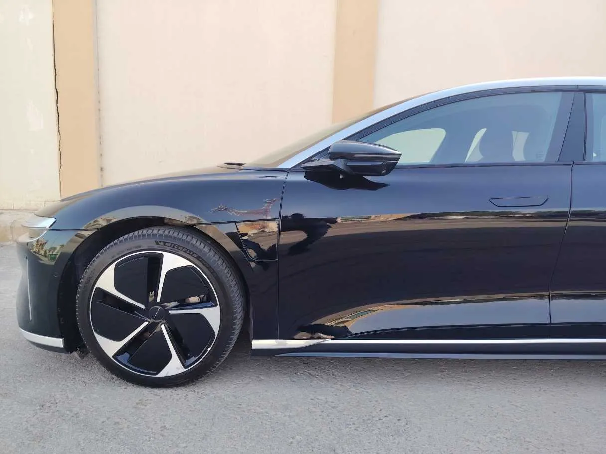 Car image 9