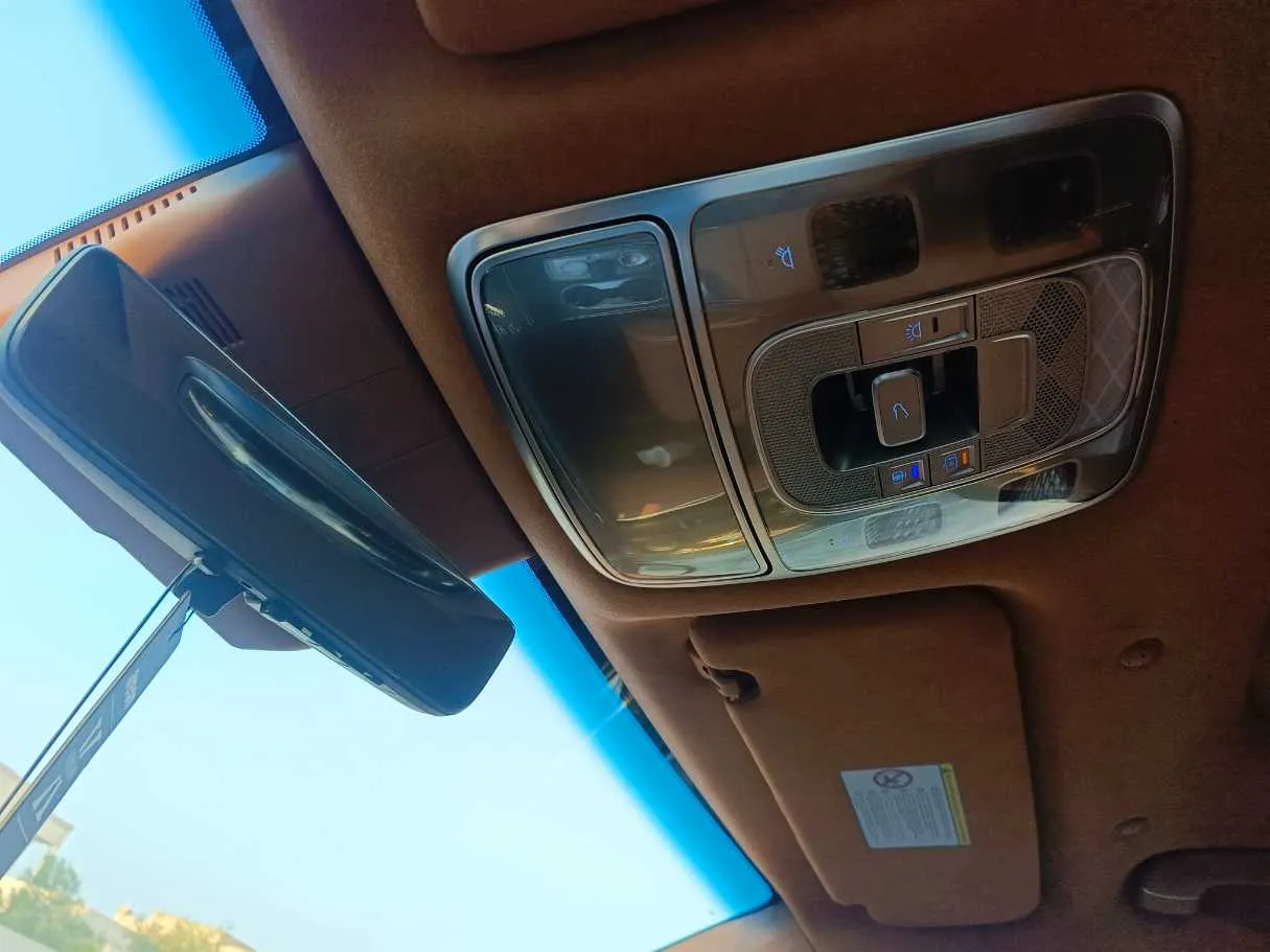 Car image 38