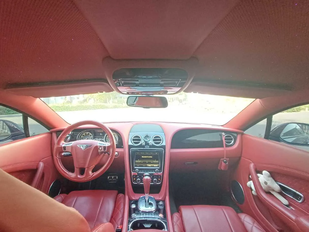 Car image 14