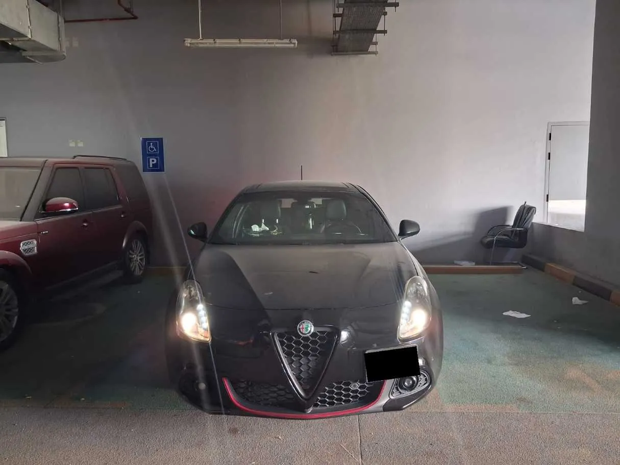 Car image 2