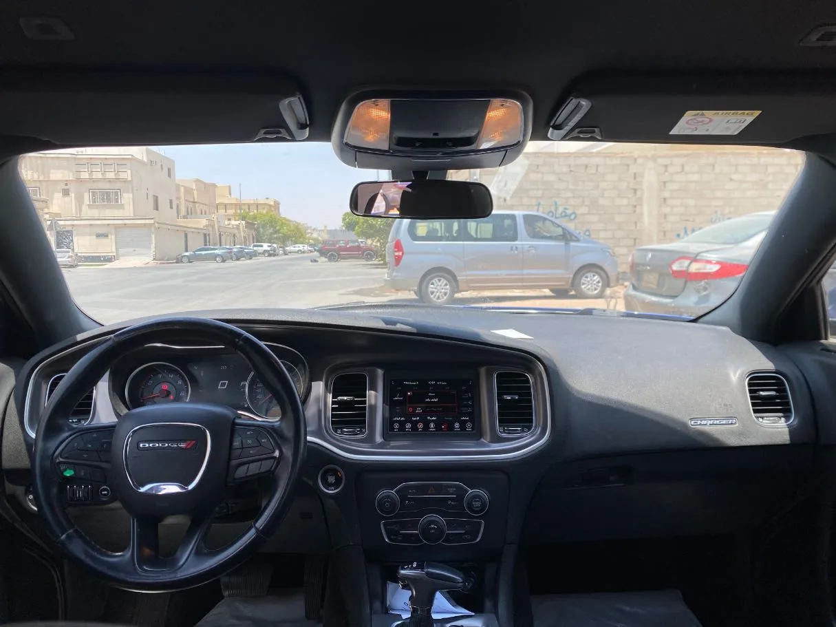 Car image 14