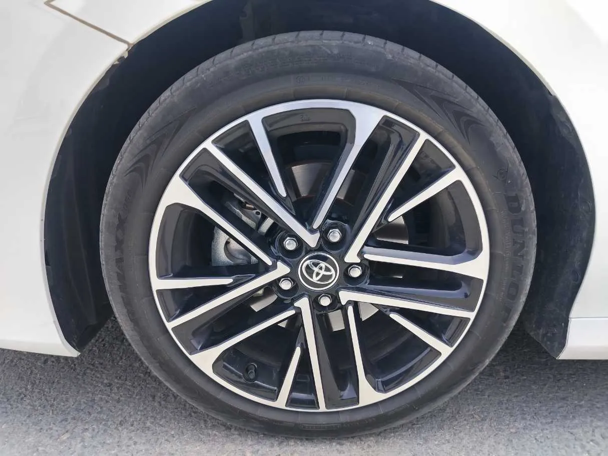 Car image 10