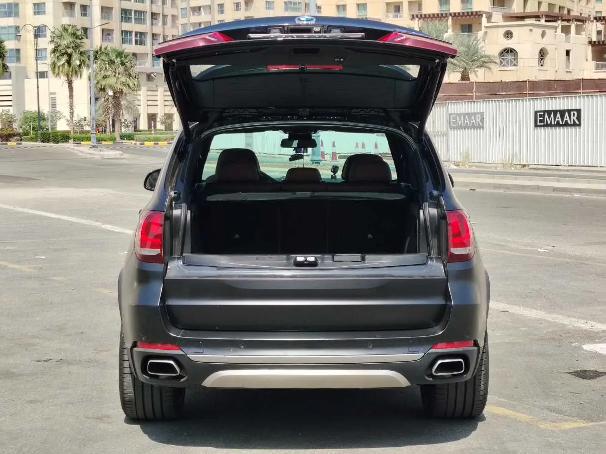 Car image 26