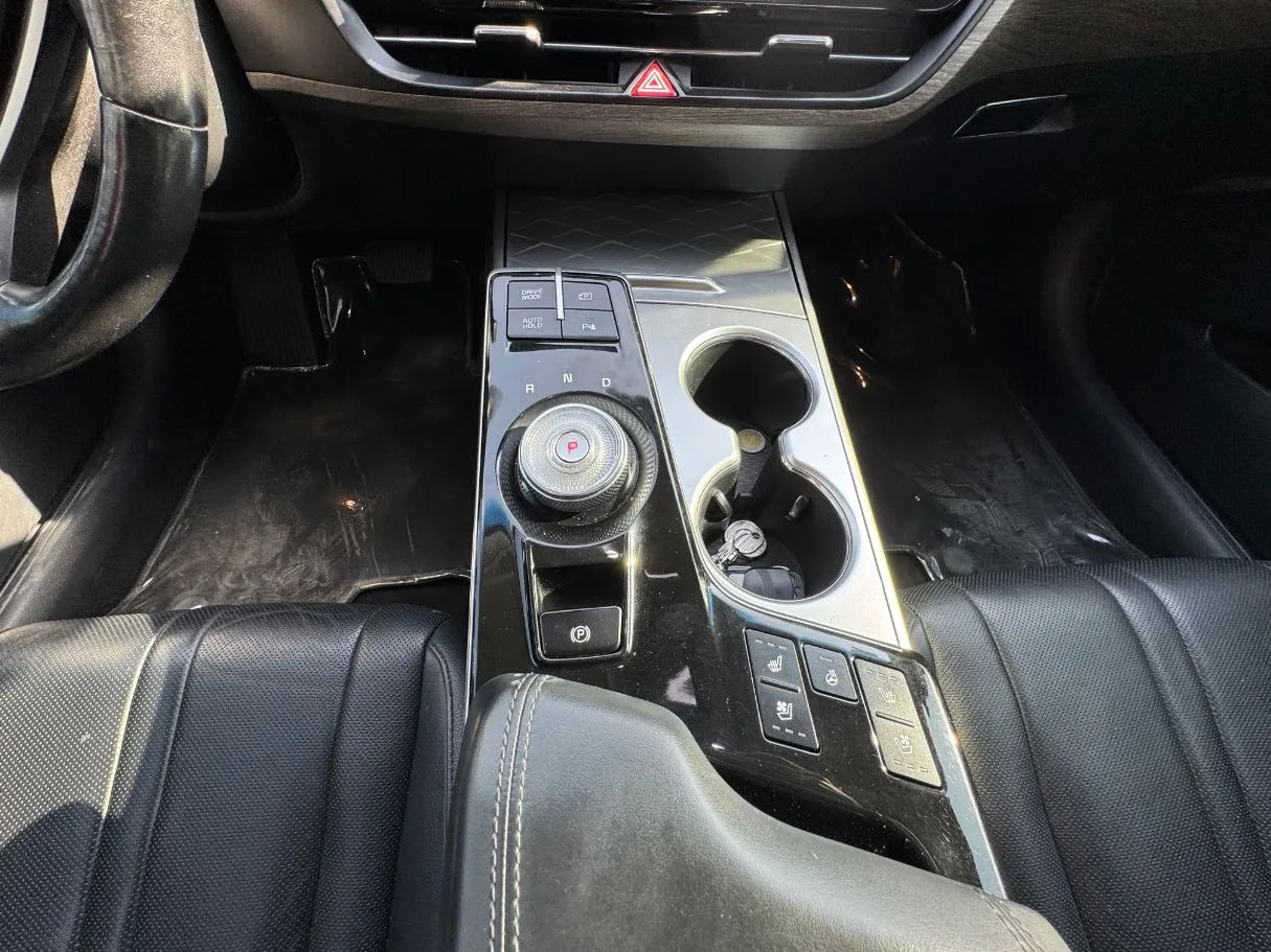 Car image 16