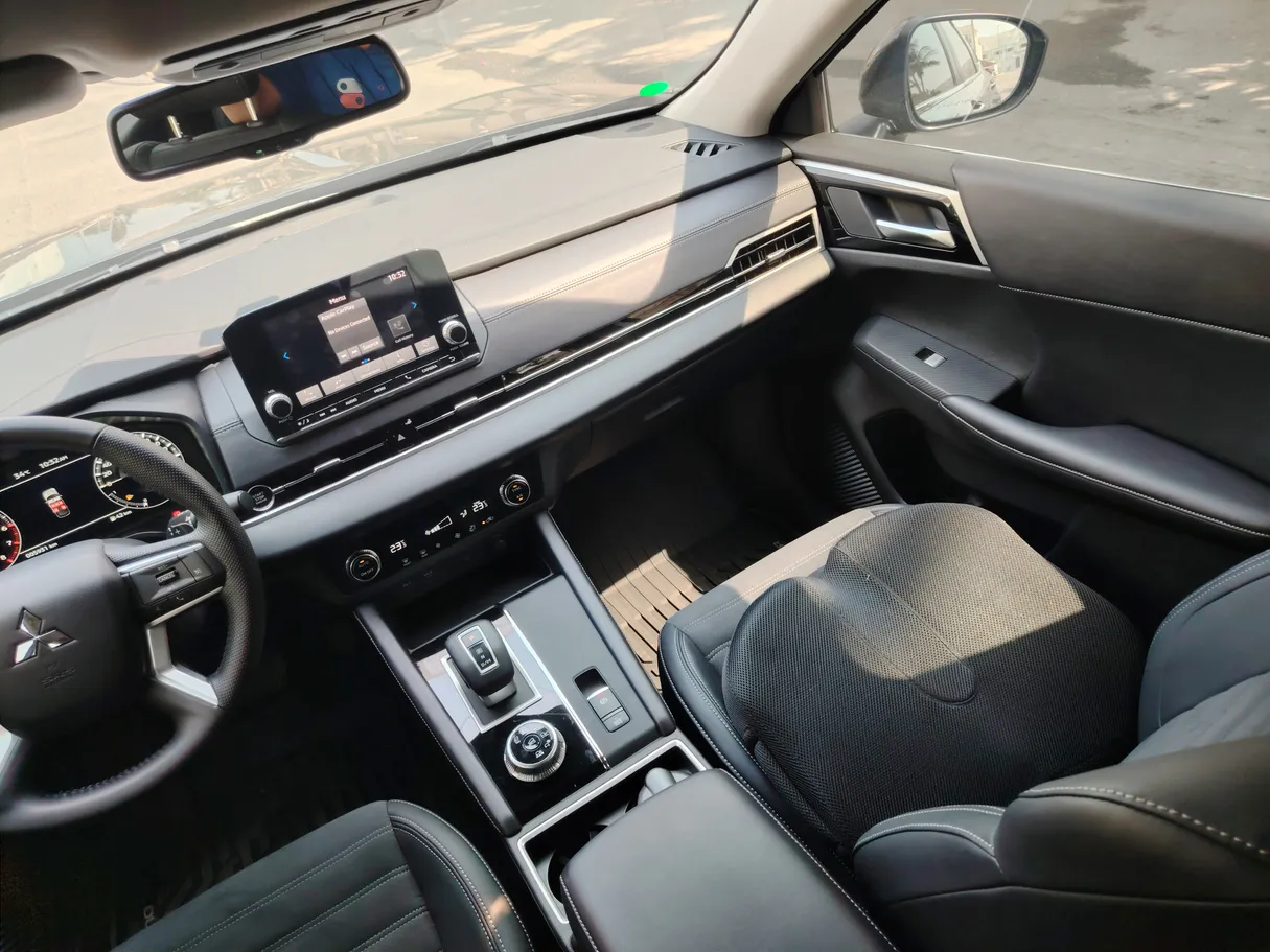 Car image 26
