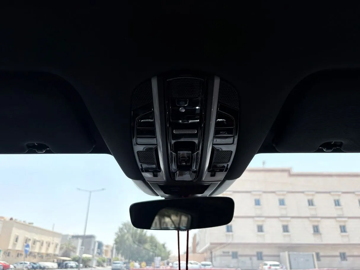 Car image 28