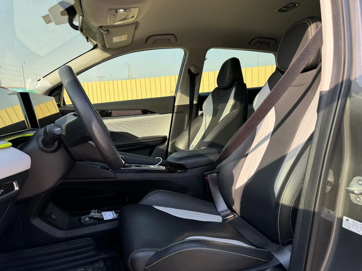 Car image 10