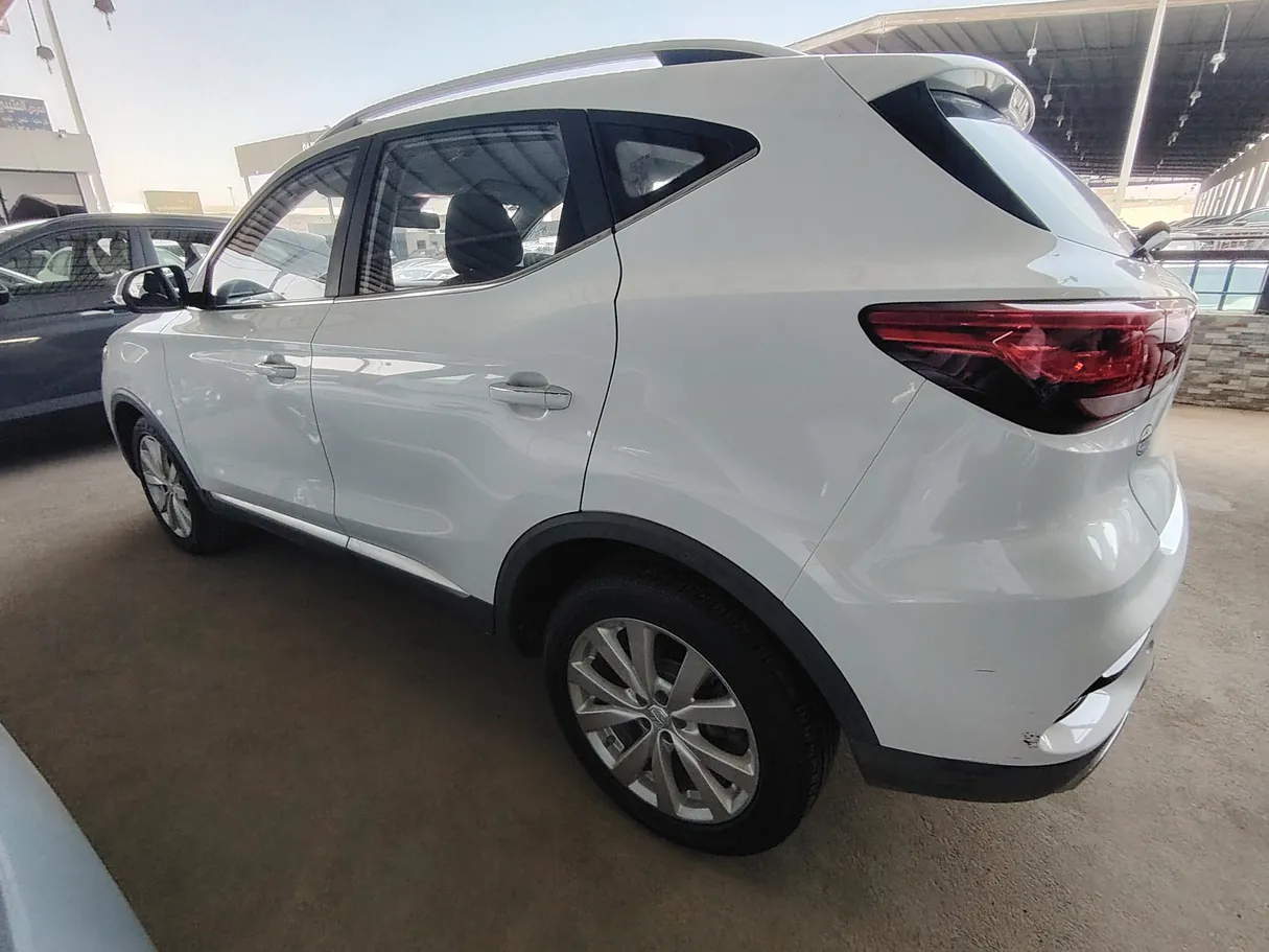 Car image 8