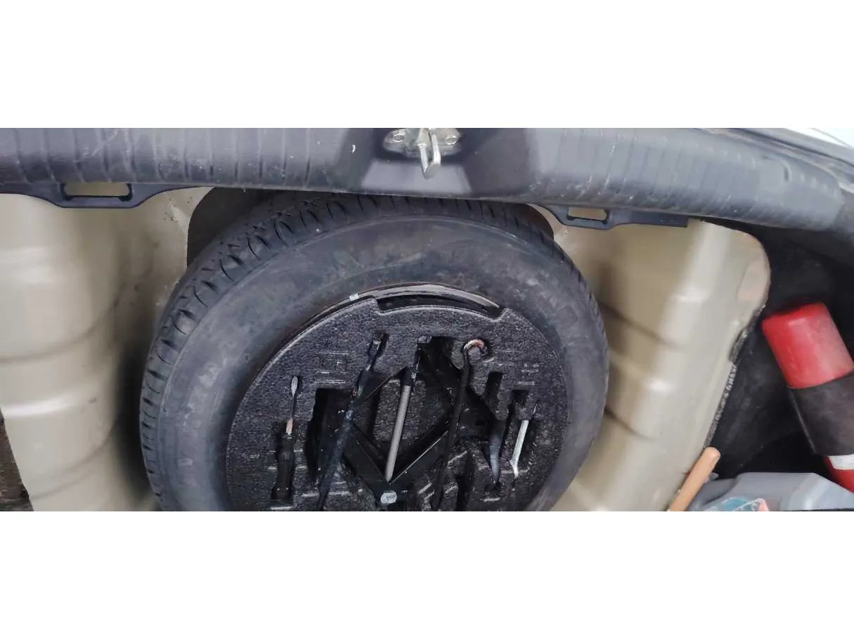 Car image 26