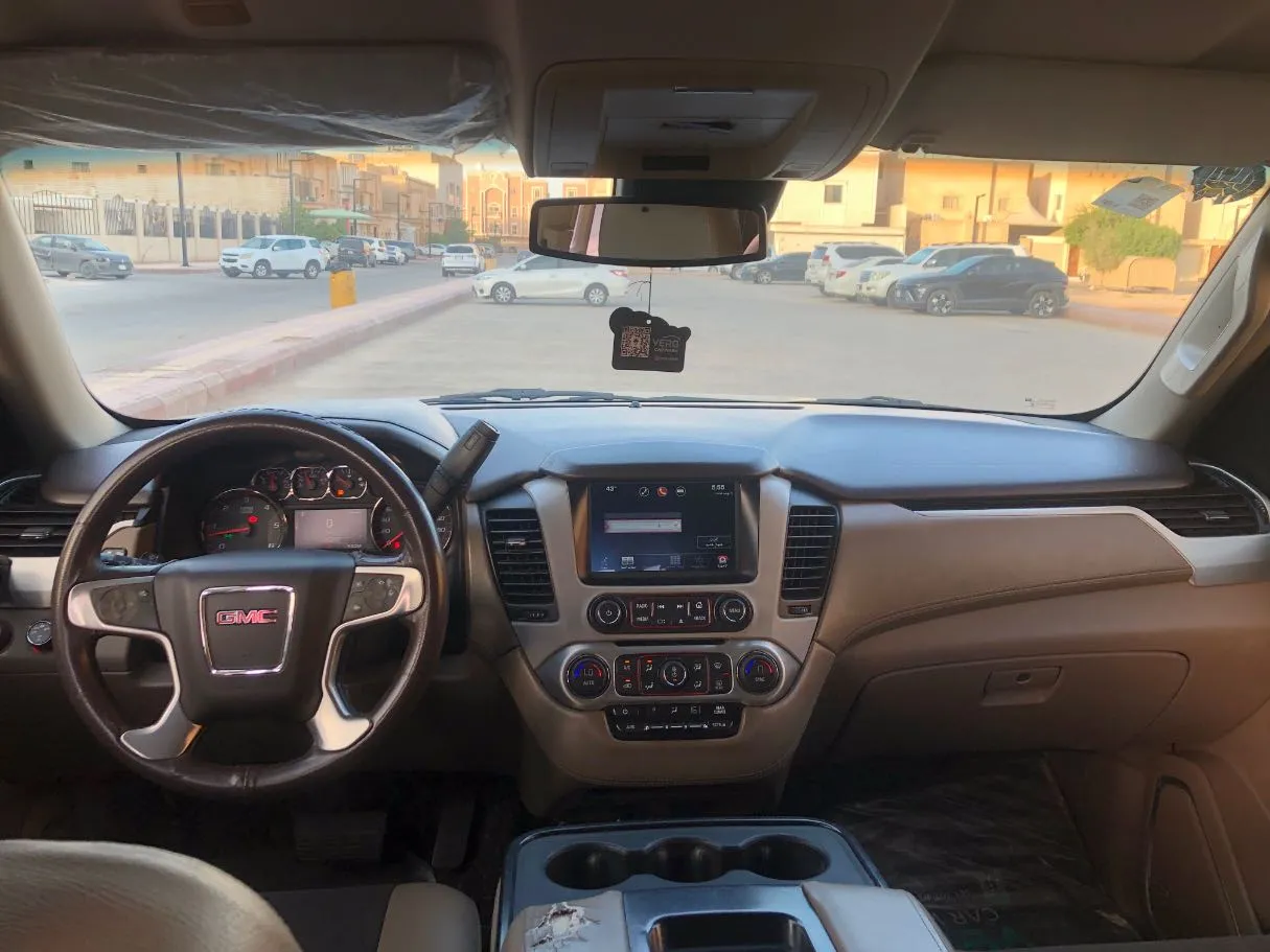 Car image 14