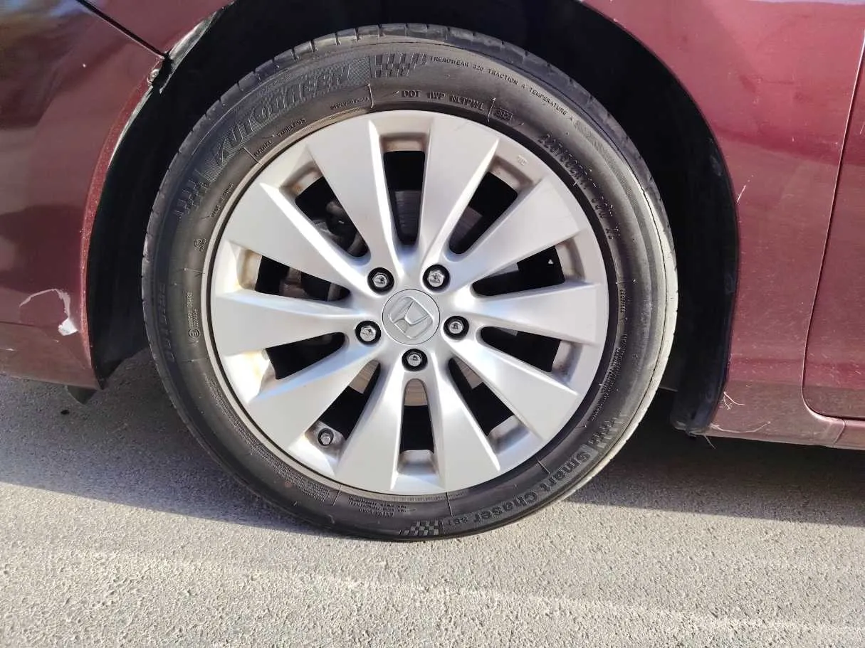 Car image 10