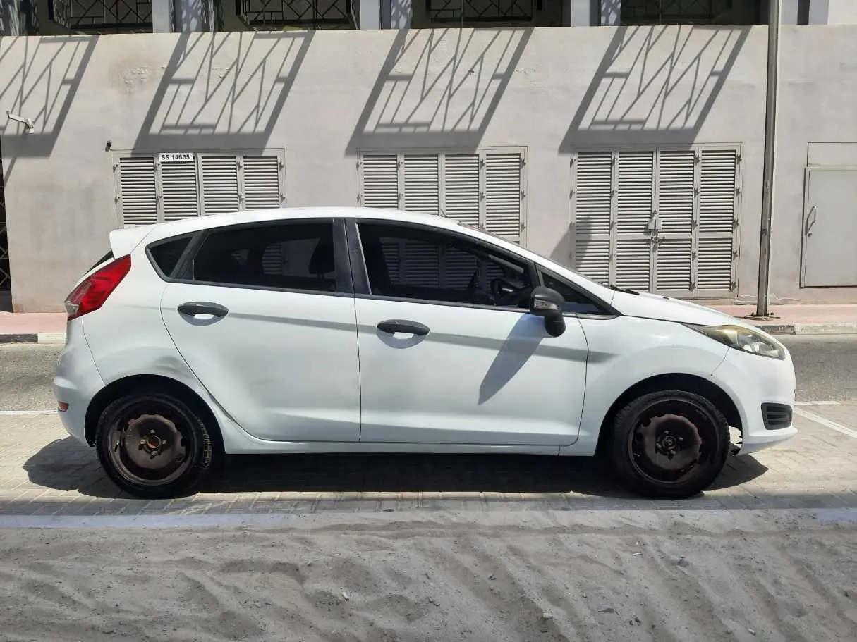 Car image 8