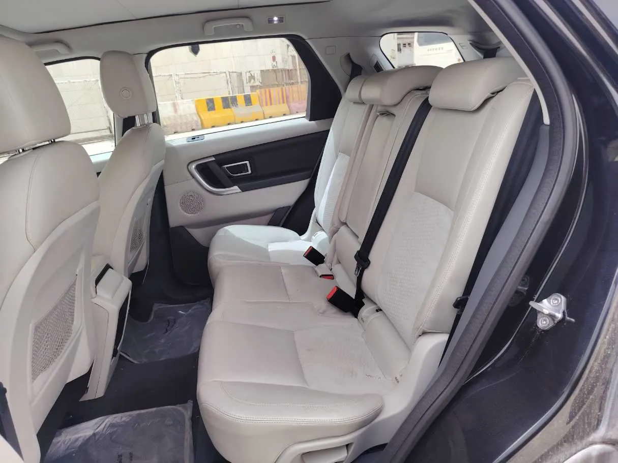 Car image 17