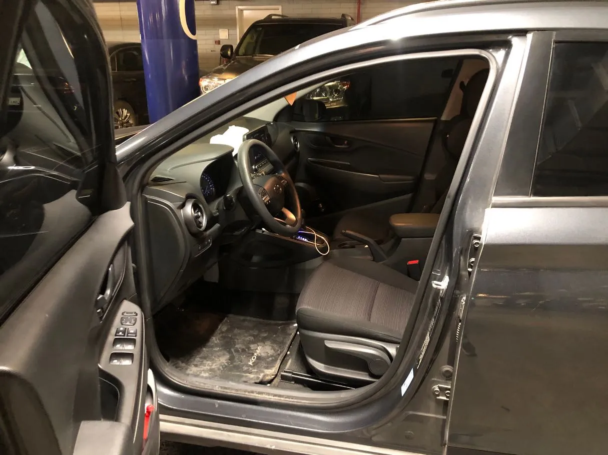 Car image 12