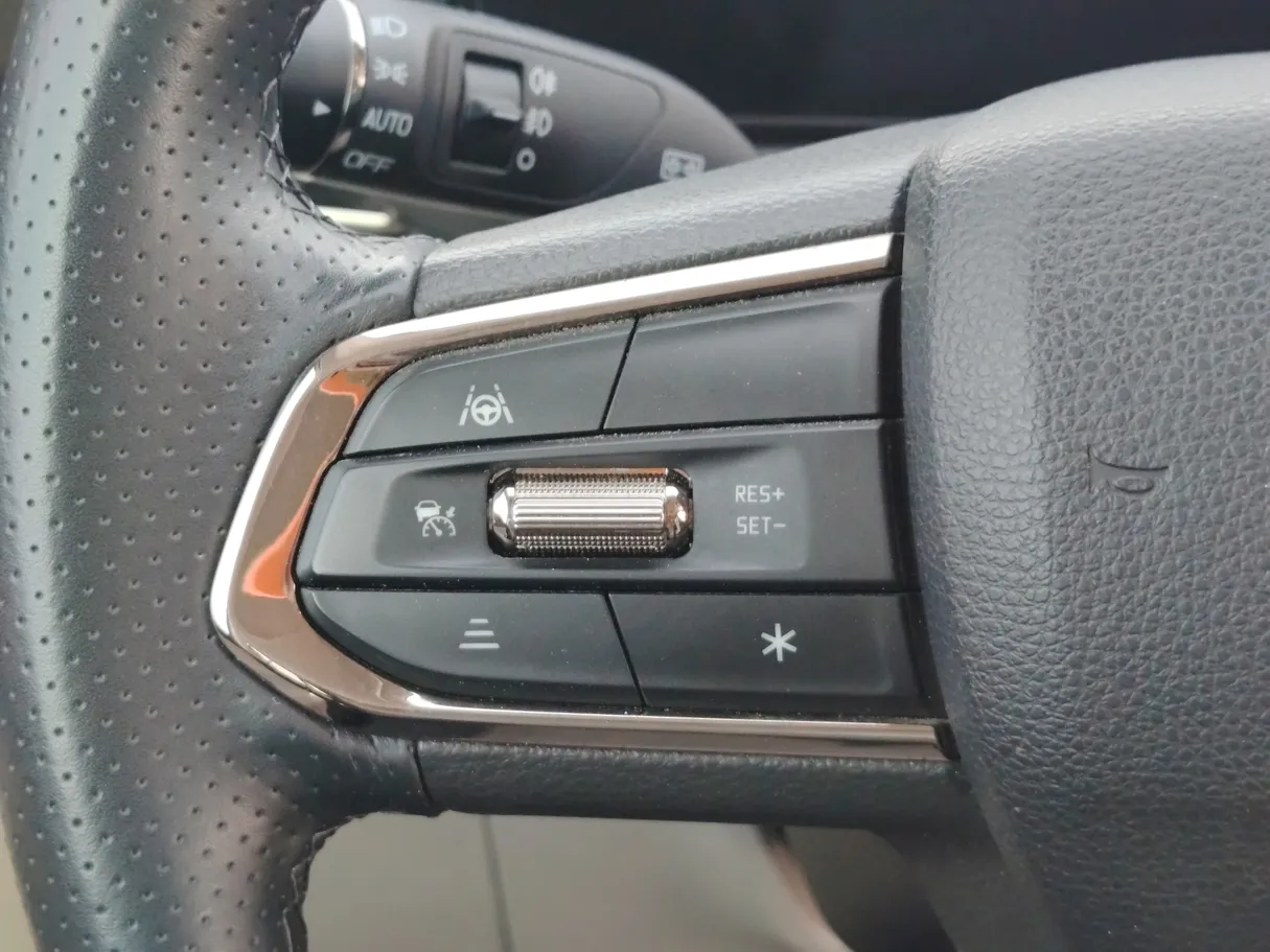 Car image 25