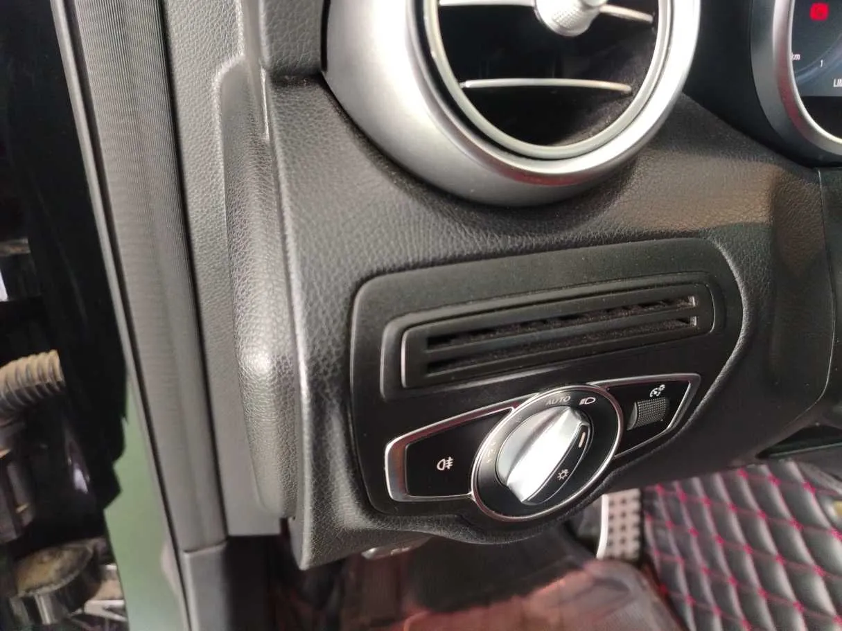 Car image 32