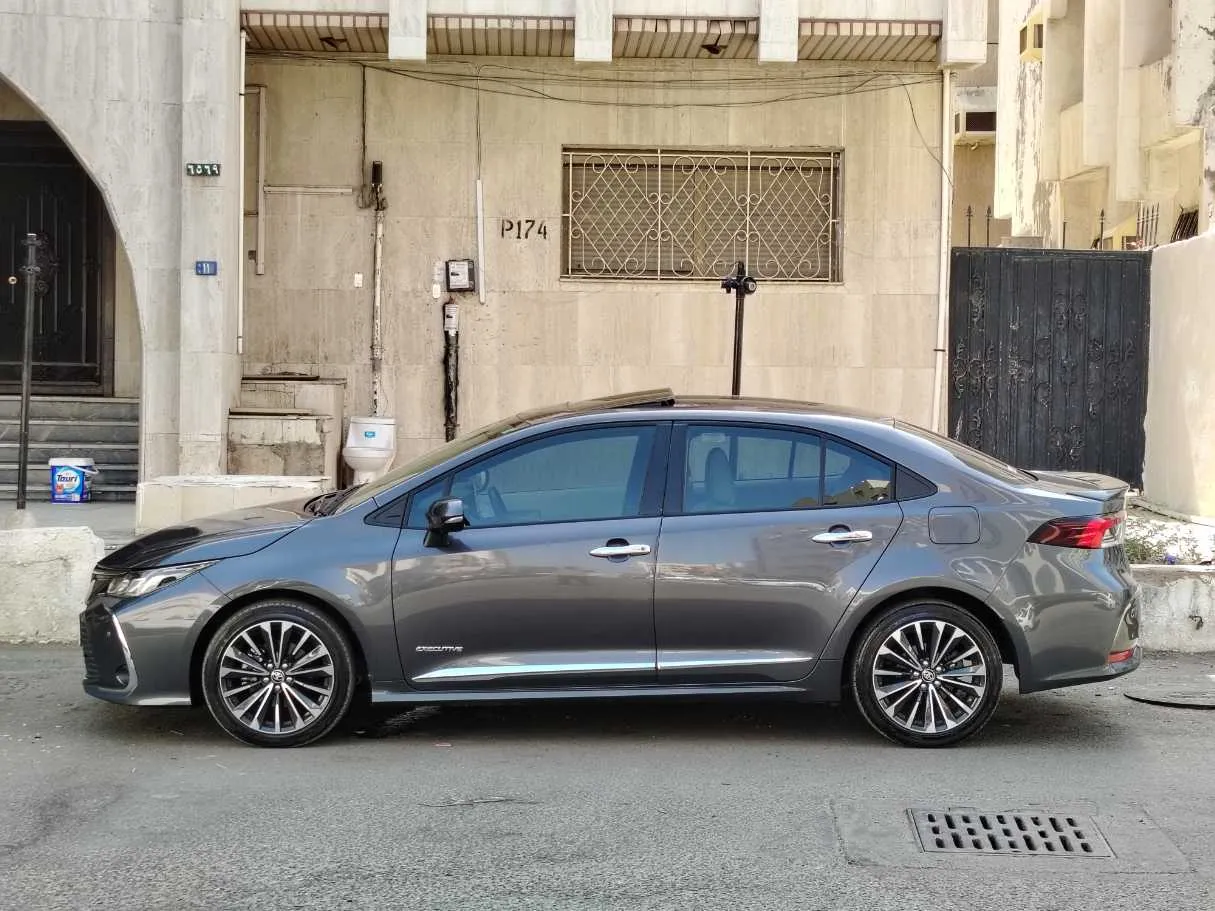 Car image 8