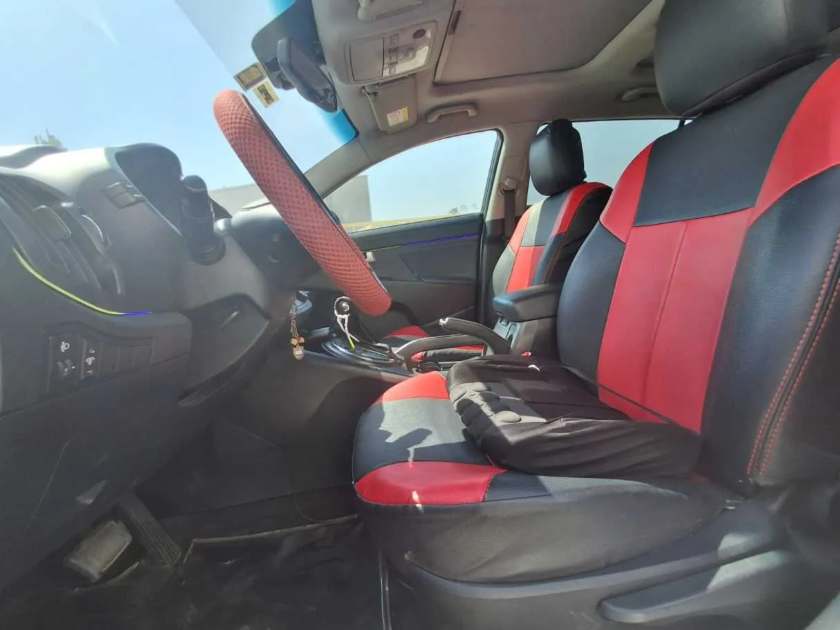 Car image 12