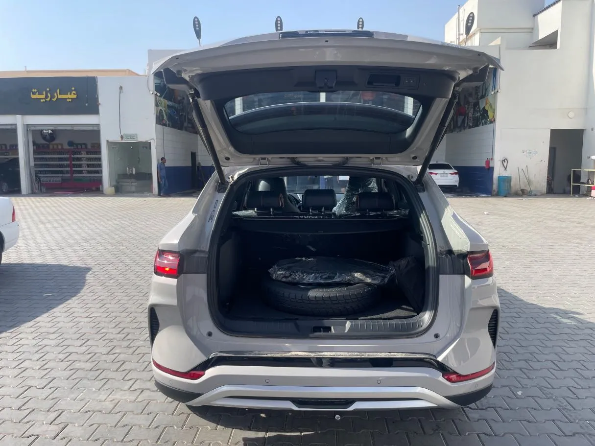 Car image 22