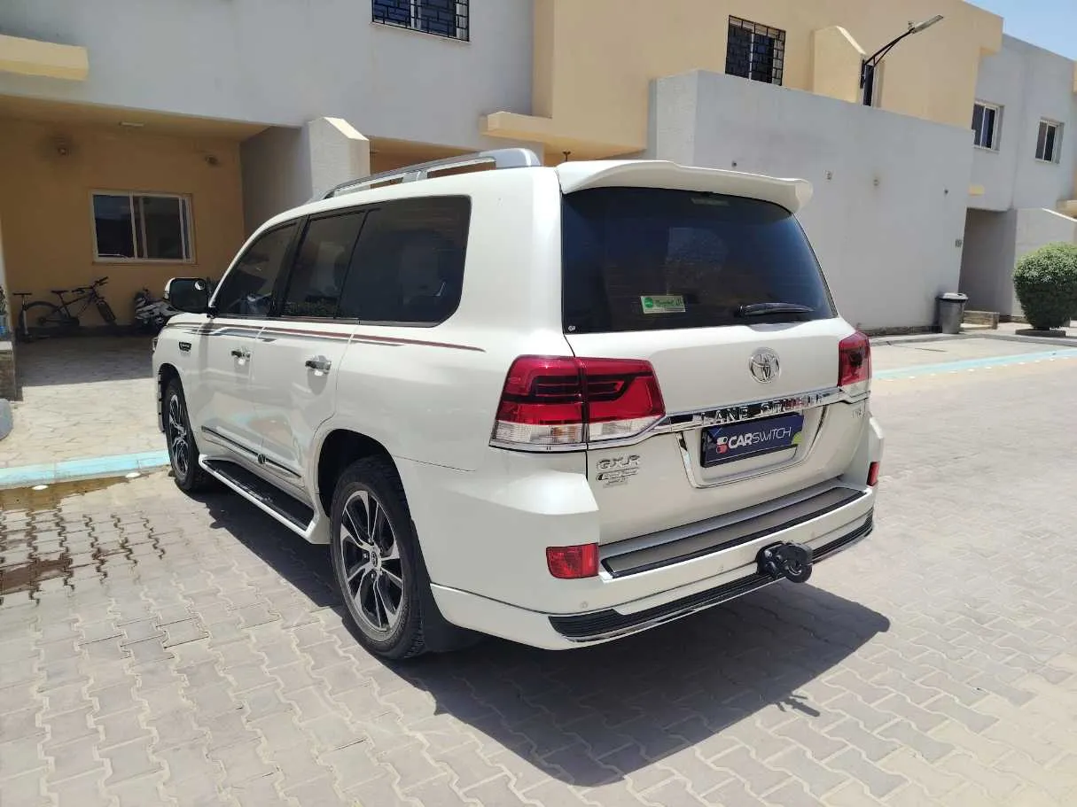 Car image 7