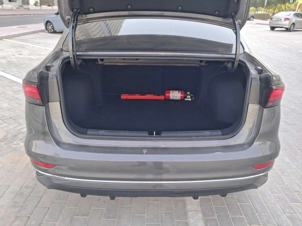 Car image 20
