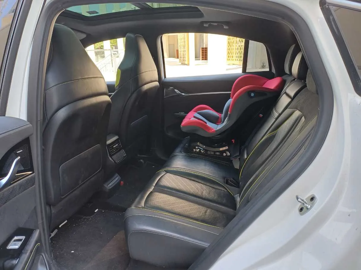 Car image 13