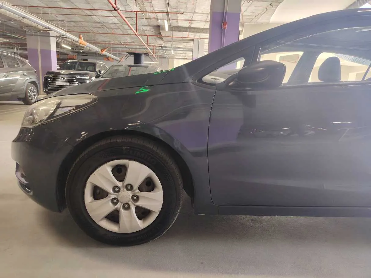 Car image 9