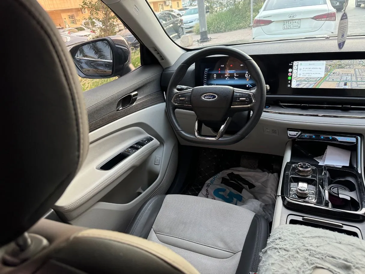 Car image 19