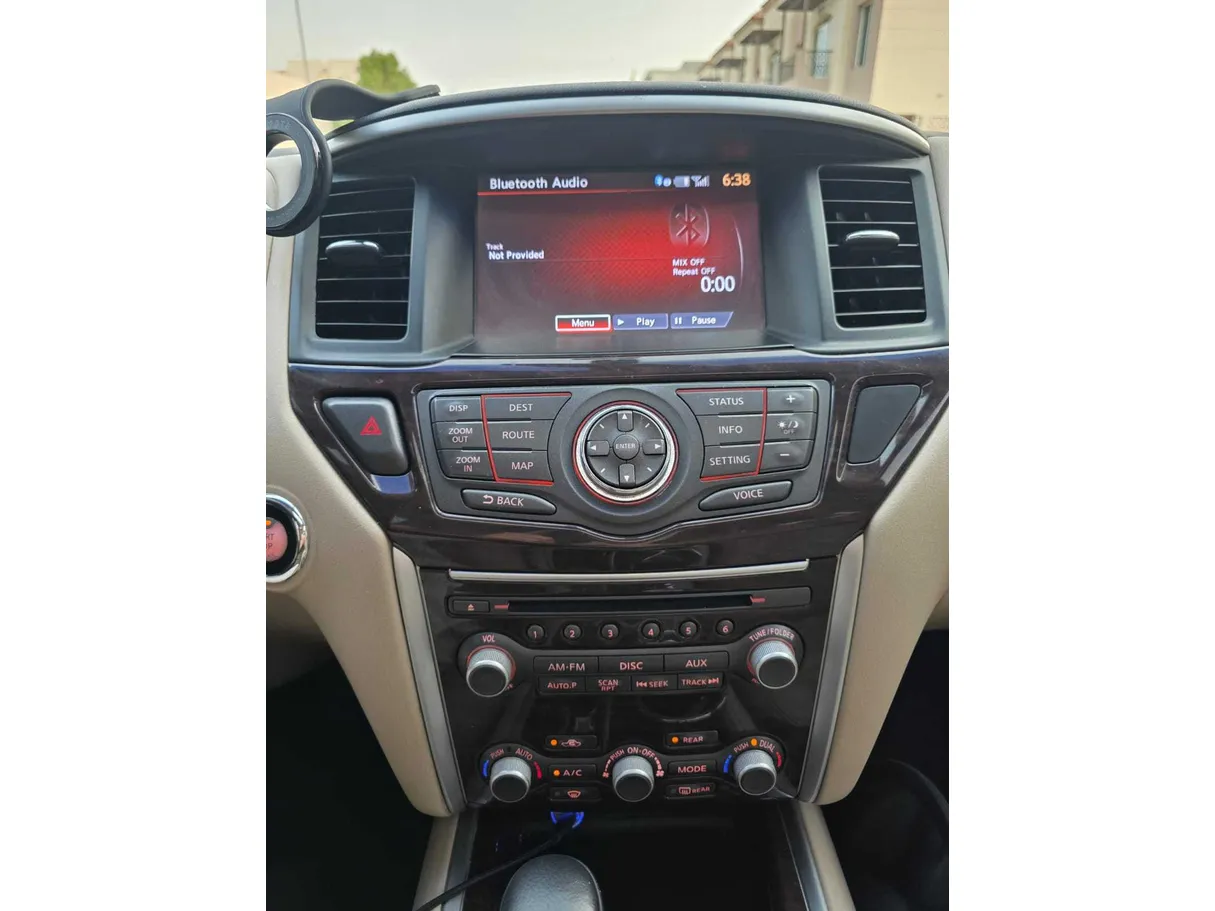 Car image 14