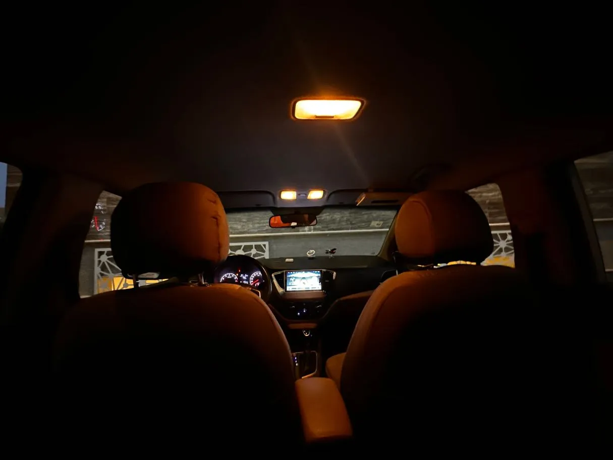 Car image 15