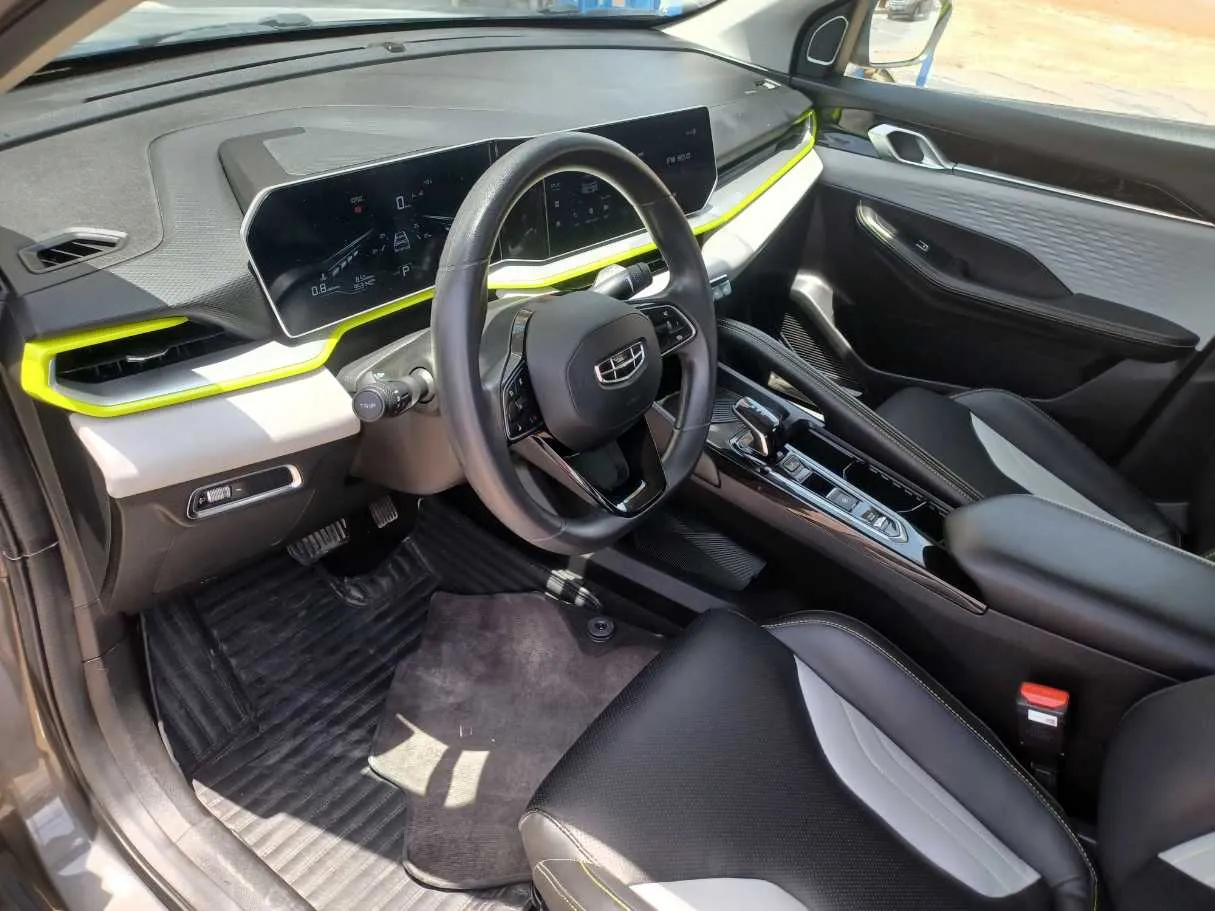 Car image 12