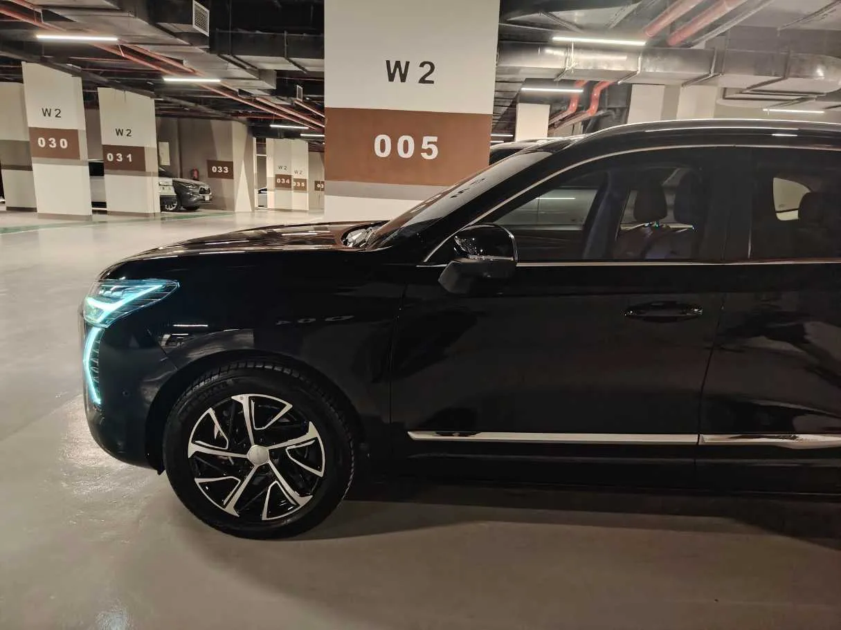 Car image 9