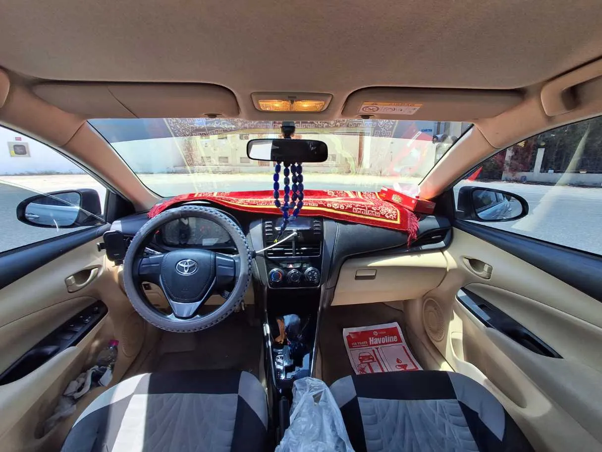 Car image 18