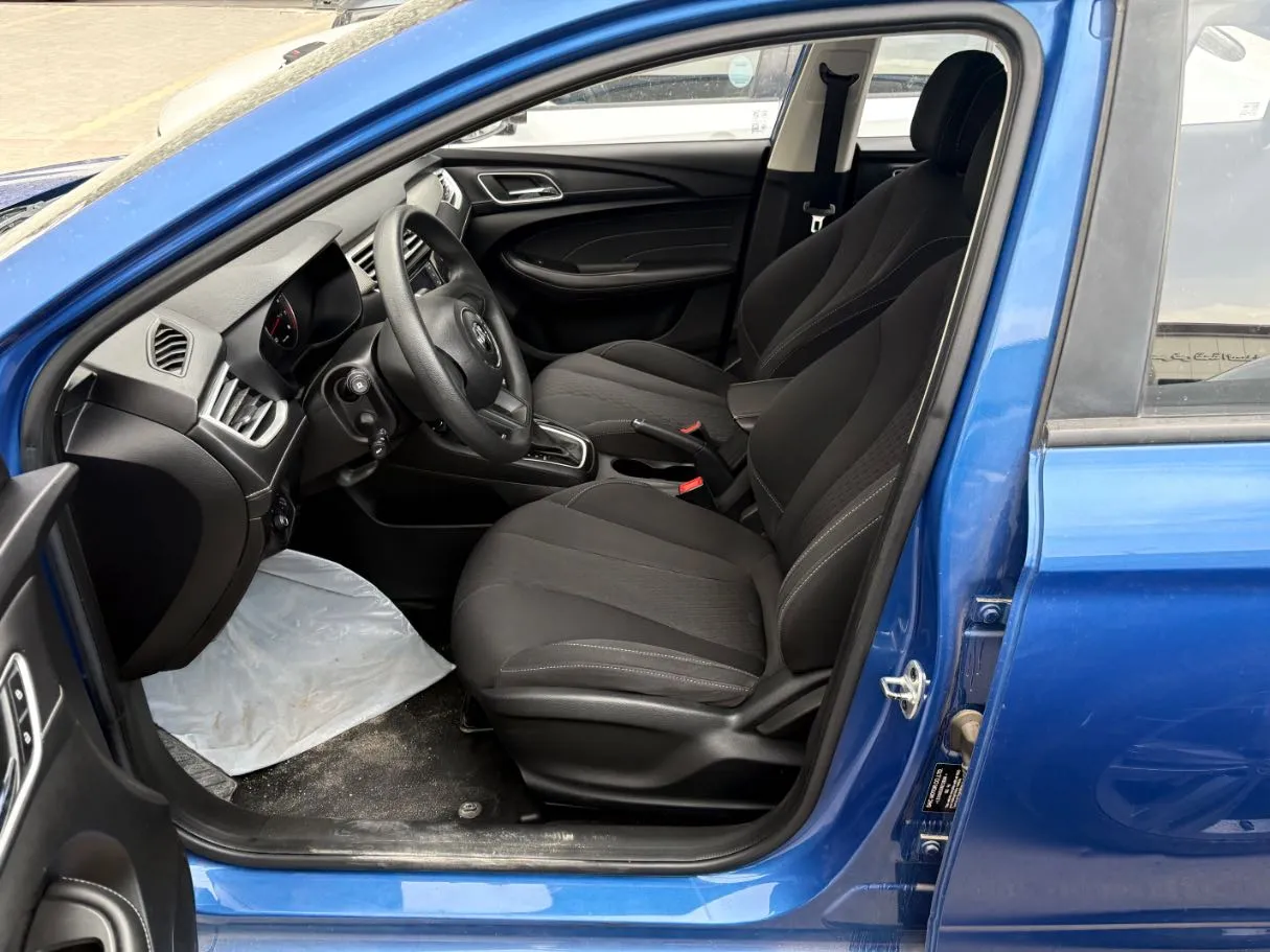 Car image 8